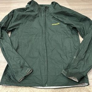 Patagonia Men’s Light Windbreaker Size M